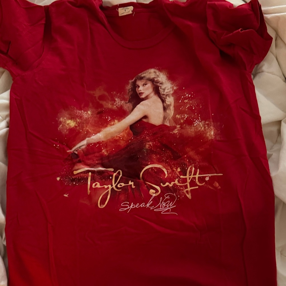 Taylor Swift Red Graphic T-Shirt